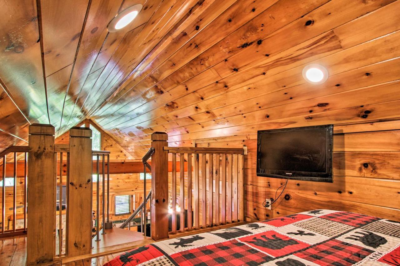 Charming Pigeon Forge Cabin With Private Hot Tub! Sevierville Exterior foto